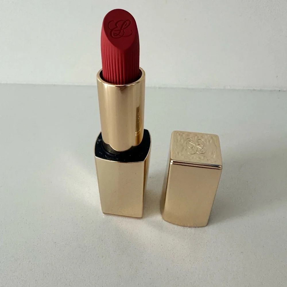 Estee Lauder Pure Color MATTE Lipstick 666 CAPTIVATED Red Full SZ 0.12 oz NEW